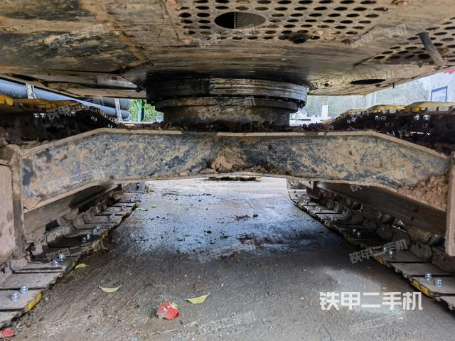 轉(zhuǎn)盤和下車架正前(工作和回轉(zhuǎn)裝置) 轉(zhuǎn)盤和下車架正前(工作和回轉(zhuǎn)裝置)