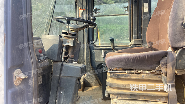 駕駛室工作臺(tái)（整機(jī)外觀及大件）