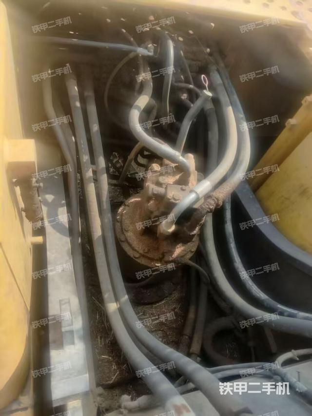 回轉(zhuǎn)馬達(dá)和主控閥（整機(jī)外觀）