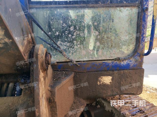 大臂根部?斜（工作和回轉(zhuǎn)裝置）