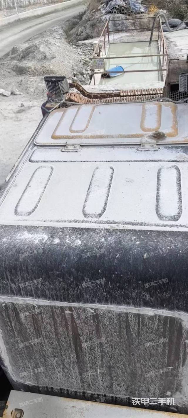 驾驶室顶部（整机外观）