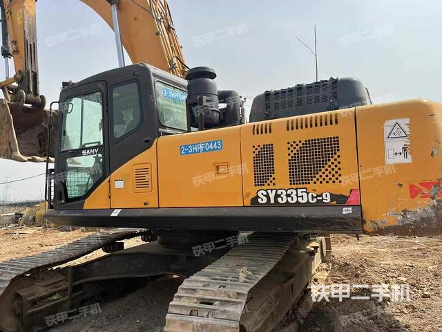 駕駛室整體(整機(jī)外觀) 駕駛室整體(整機(jī)外觀)