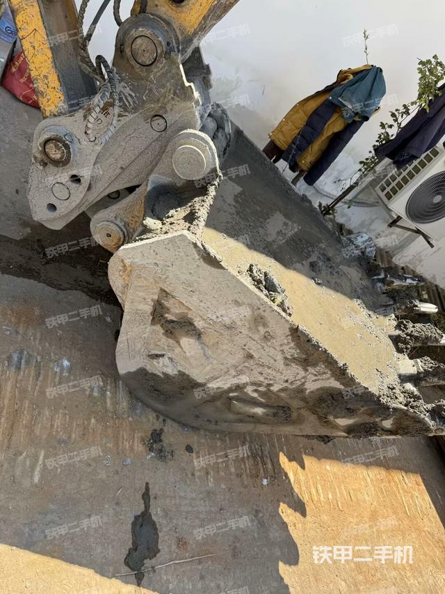 座椅左侧控制台/音响/含左手柄（驾驶室部分）