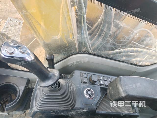 座椅右側(cè)控制臺/鑰匙門/油門/含右手柄（駕駛室部分）