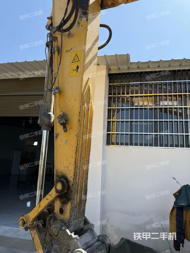 大臂油缸整体 竖拍（工作和回转装置）