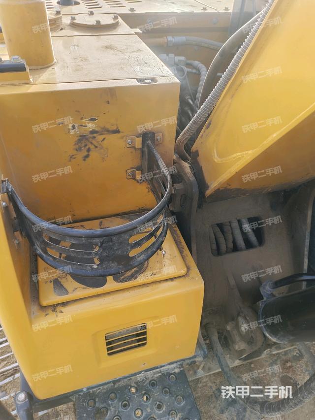 大臂根部?斜（工作和回轉(zhuǎn)裝置）