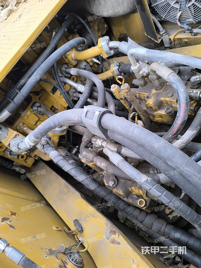 回轉(zhuǎn)馬達和主控閥（整機外觀）