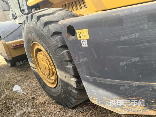 前車架正左側(cè)（壓路機(jī)前后車架）