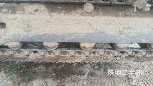單側(cè)履帶整體(整機(jī)外觀) 單側(cè)履帶整體(整機(jī)外觀)