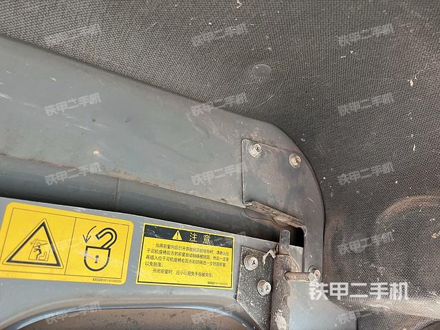 駕駛室頂部（整機外觀）