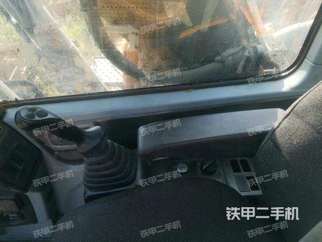 座椅右側(cè)控制臺/鑰匙門/油門/含右手柄（駕駛室部分）