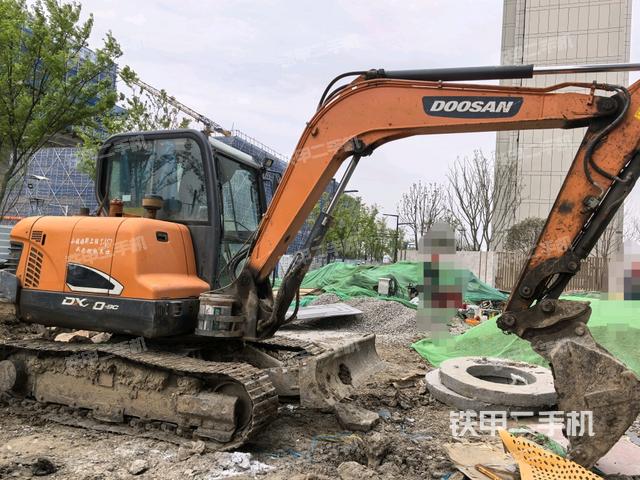 右前45(整機(jī)外觀) 右前45(整機(jī)外觀)