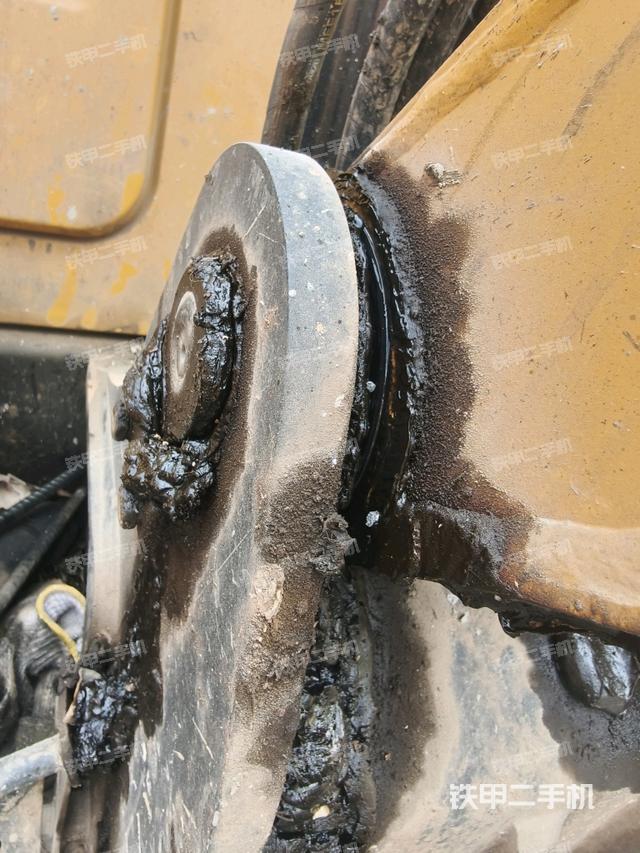 大臂根部?斜（工作和回轉(zhuǎn)裝置）