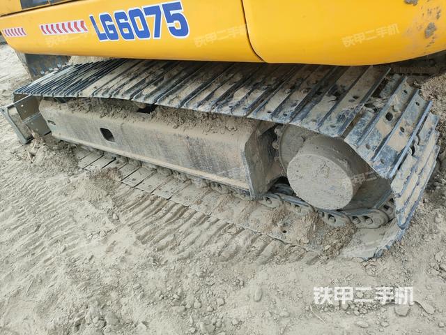 右側(cè)履帶整體?(行走機(jī)構(gòu)) 右側(cè)履帶整體?(行走機(jī)構(gòu))