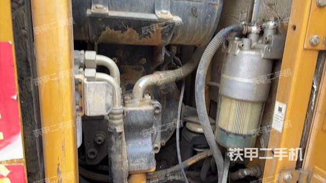 液壓泵艙室正面整體(整機(jī)外觀) 液壓泵艙室正面整體(整機(jī)外觀)