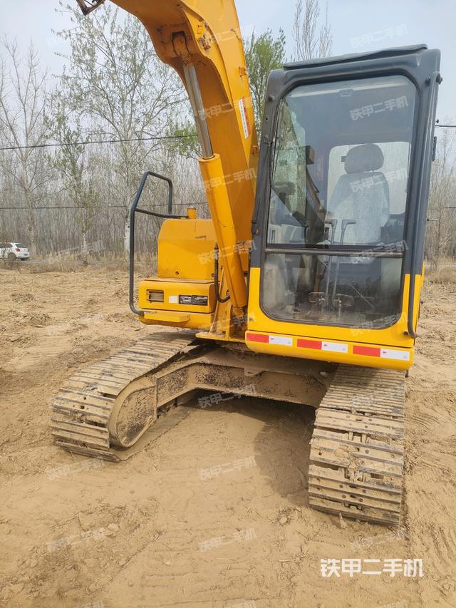 轉(zhuǎn)盤和下車架正前（工作和回轉(zhuǎn)裝置）