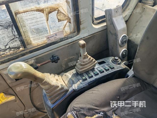 座椅右側(cè)控制臺/鑰匙門/油門/含右手柄（駕駛室部分）