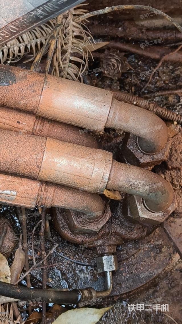 回转马达和主控阀（整机外观）