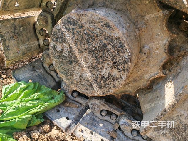 右驅(qū)動輪（行走機構(gòu)）