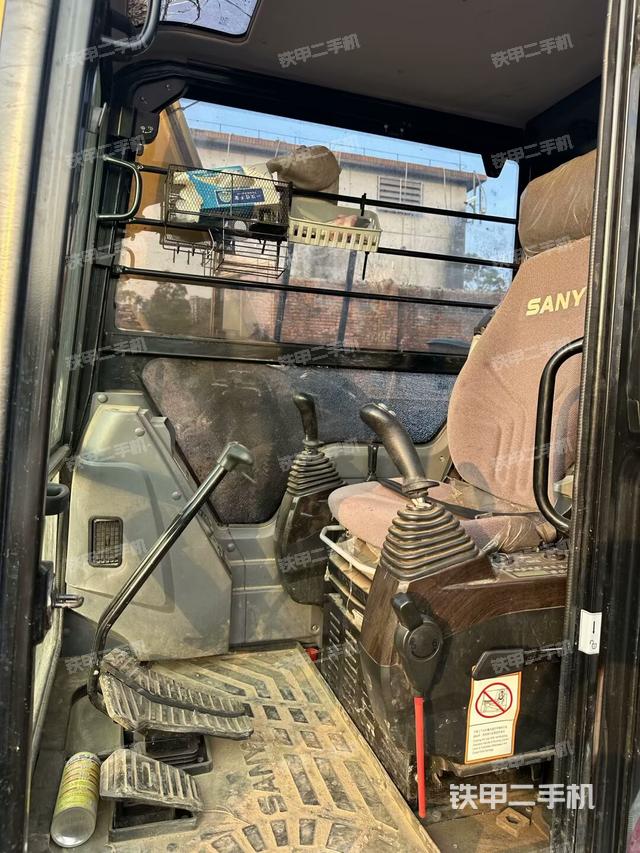 駕駛室整體（整機(jī)外觀）