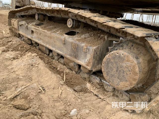 單側(cè)履帶整體(整機外觀) 單側(cè)履帶整體(整機外觀)