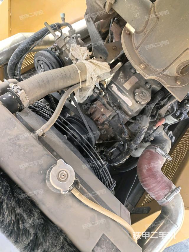 風(fēng)扇及皮帶（壓路機(jī)發(fā)動(dòng)機(jī)艙）