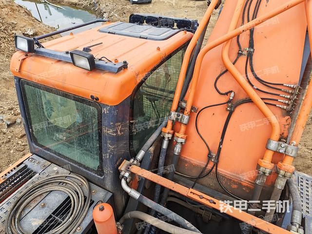 驾驶室顶部（整机外观）