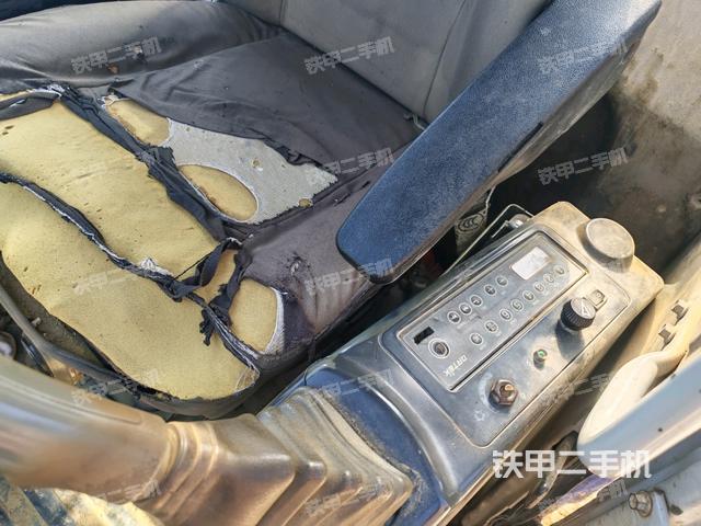 座椅左側(cè)控制臺/音響/含左手柄（駕駛室部分）