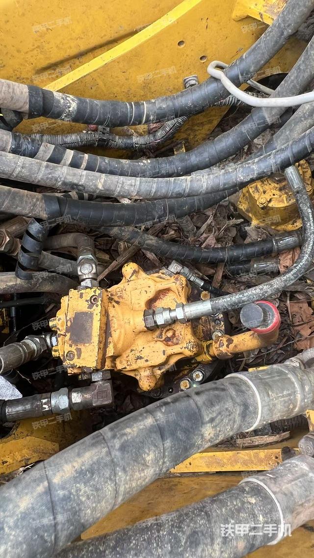 回轉(zhuǎn)馬達(dá)（上車部件）