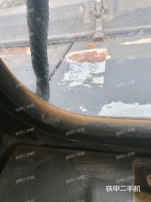 后窗玻璃角標(駕駛室部分) 后窗玻璃角標(駕駛室部分)