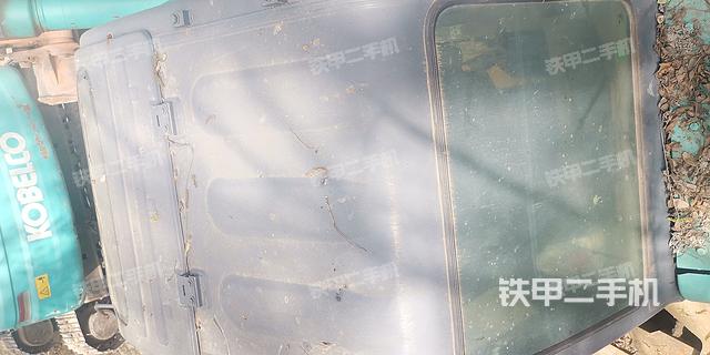 驾驶室顶部（整机外观）