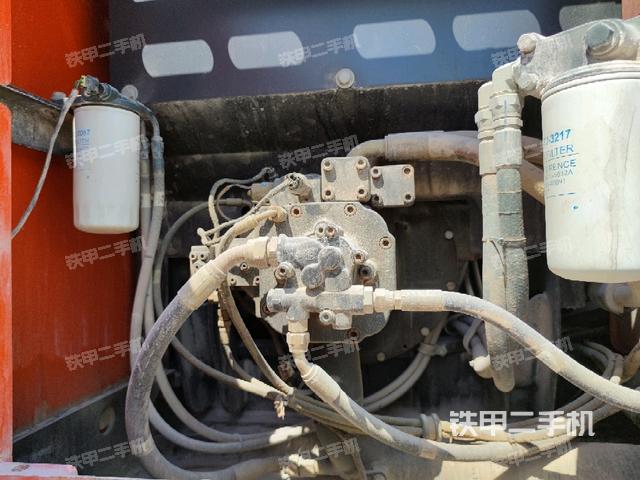 液壓泵艙室正面整體(整機外觀) 液壓泵艙室正面整體(整機外觀)