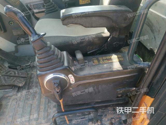 座椅左側(cè)控制臺/音響/含左手柄（駕駛室部分）