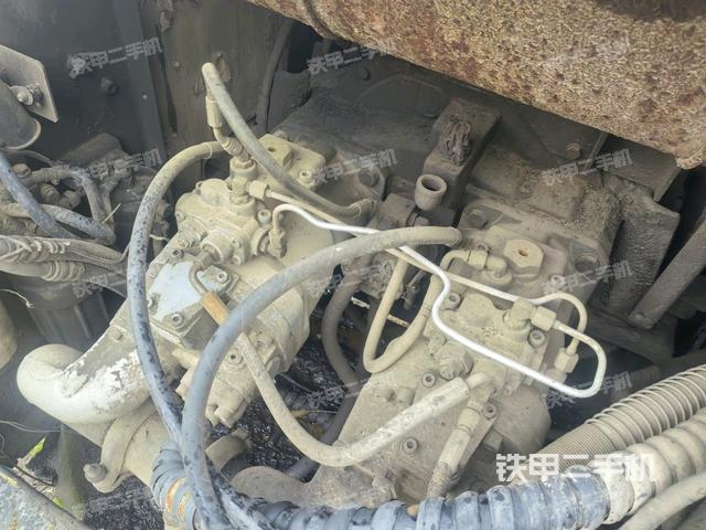 液壓泵艙室正面整體(整機(jī)外觀) 液壓泵艙室正面整體(整機(jī)外觀)