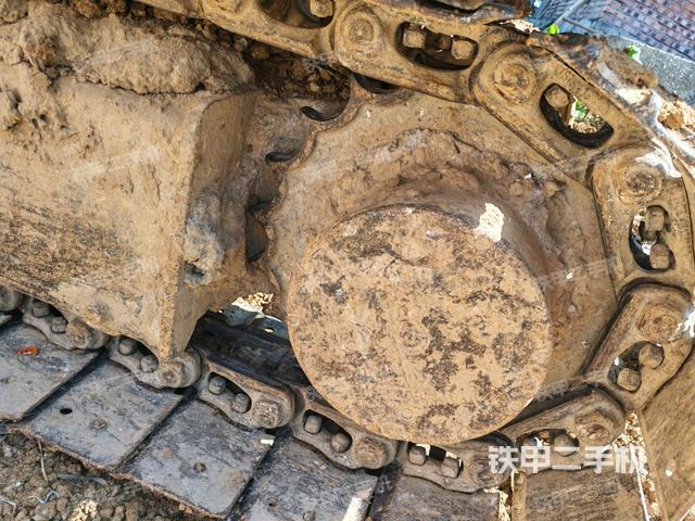 左驅(qū)動輪（行走機構(gòu)）