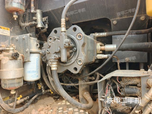 液壓泵斜45?左(大件艙室) 液壓泵斜45?左(大件艙室)