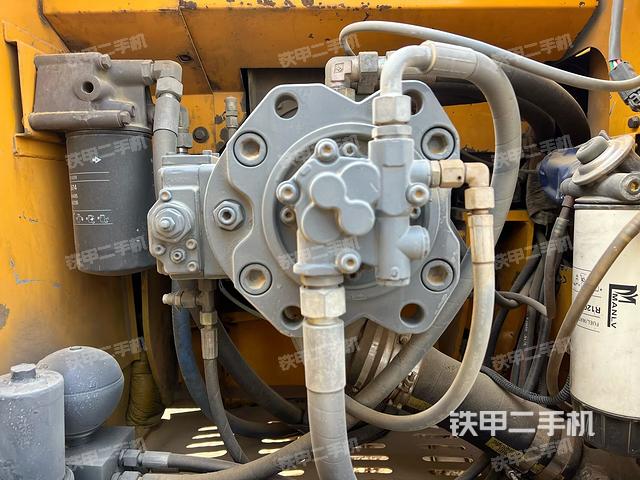 液壓泵艙室正面整體（整機(jī)外觀）