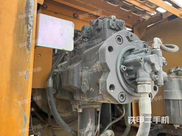 液壓泵艙室正面整體(整機(jī)外觀) 液壓泵艙室正面整體(整機(jī)外觀)