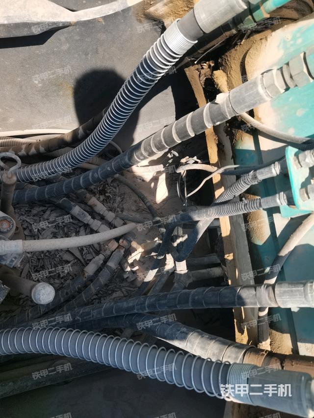 中央回轉(zhuǎn)接頭特寫（上車部件）