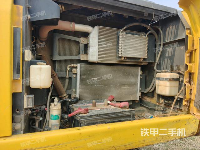 散熱器正面(大件艙室) 散熱器正面(大件艙室)