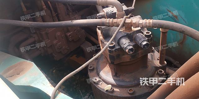 回转马达和主控阀（整机外观）