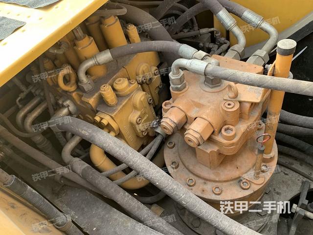 回轉(zhuǎn)馬達(dá)和主控閥(整機(jī)外觀) 回轉(zhuǎn)馬達(dá)和主控閥(整機(jī)外觀)
