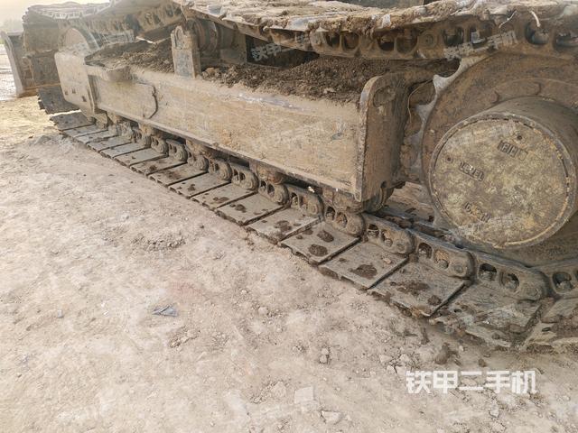 左驅(qū)動輪（行走機(jī)構(gòu)）