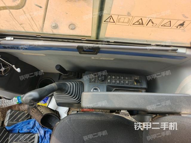 座椅右側(cè)控制臺(tái)/鑰匙門/油門/含右手柄(駕駛室部分) 座椅右側(cè)控制臺(tái)/鑰匙門/油門/含右手柄(駕駛室部分)