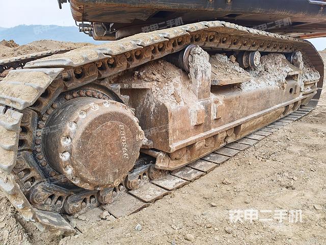 单侧履带整体（整机外观）