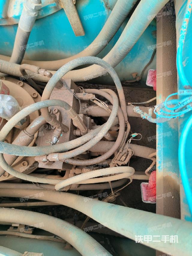 中央回轉接頭特寫（上車部件）