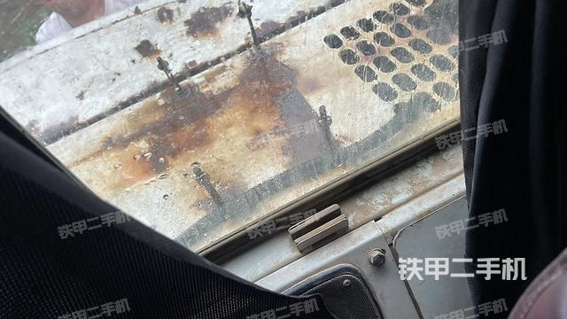 后窗玻璃角標（駕駛室部分）