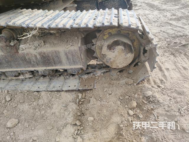 左驅(qū)動輪（行走機構(gòu)）