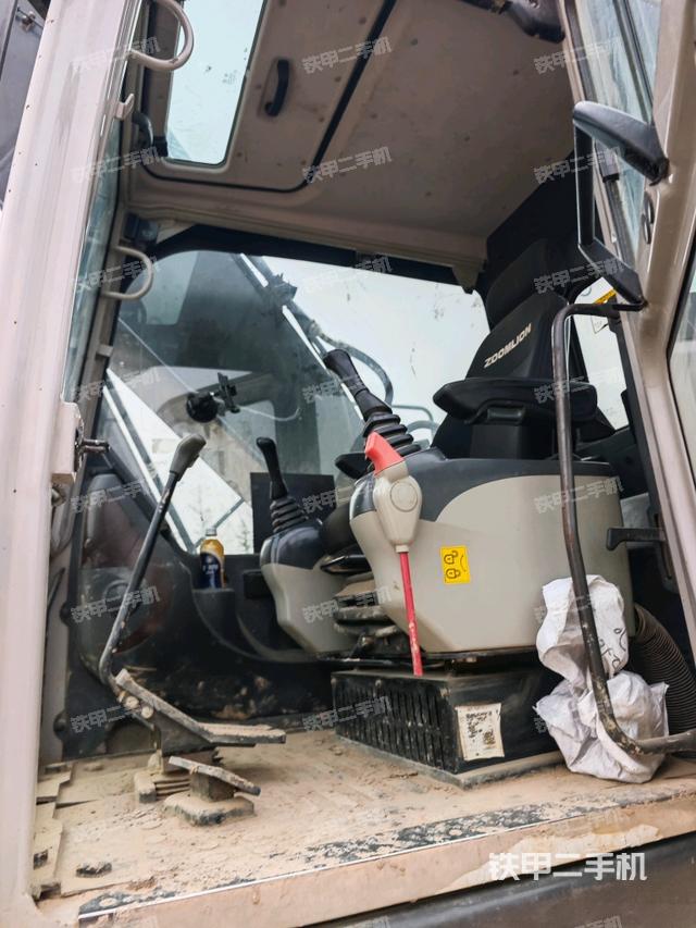 駕駛室整體（整機外觀）