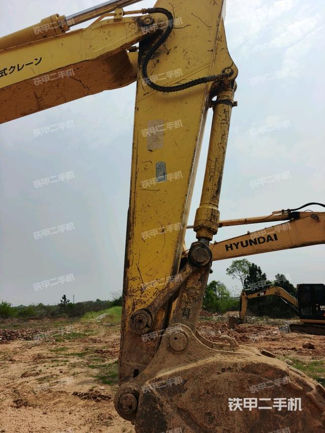 小臂整體左后(工作和回轉裝置) 小臂整體左后(工作和回轉裝置)